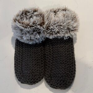 Lemon - Anthropologie Cozy Dark Grey Knit Slippers with Faux Fur Trim